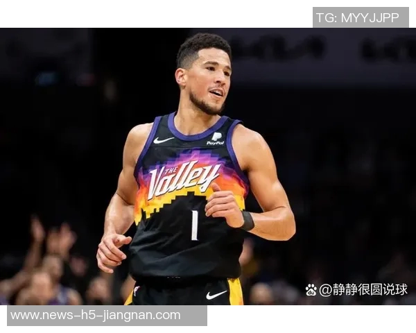 布克半场表现出色10中4砍下13分2篮板7助攻完美控制比赛未出现失误